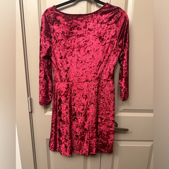 Crushed raspberry velvet party dress - Picture 3 of 3